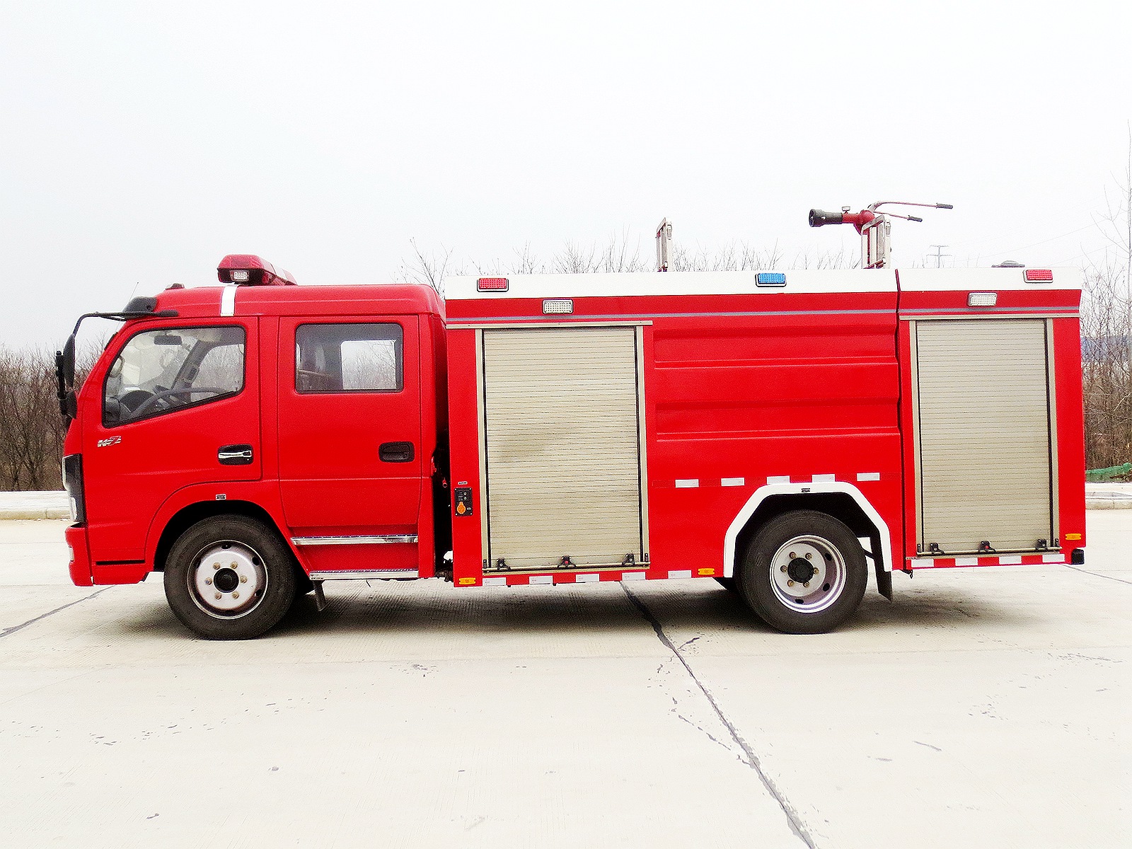 國六東風多利卡D7-5.5立方水罐消防車