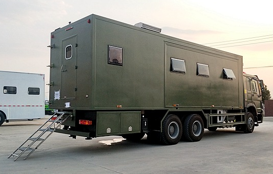 24人重汽豪沃部隊宿營車